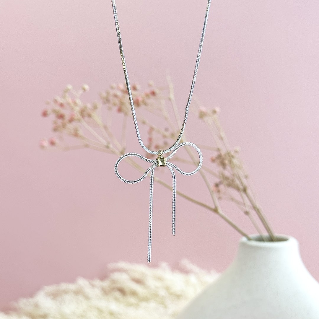 Joy by Corrine Smith Snake Chain Bow Halskette Gold