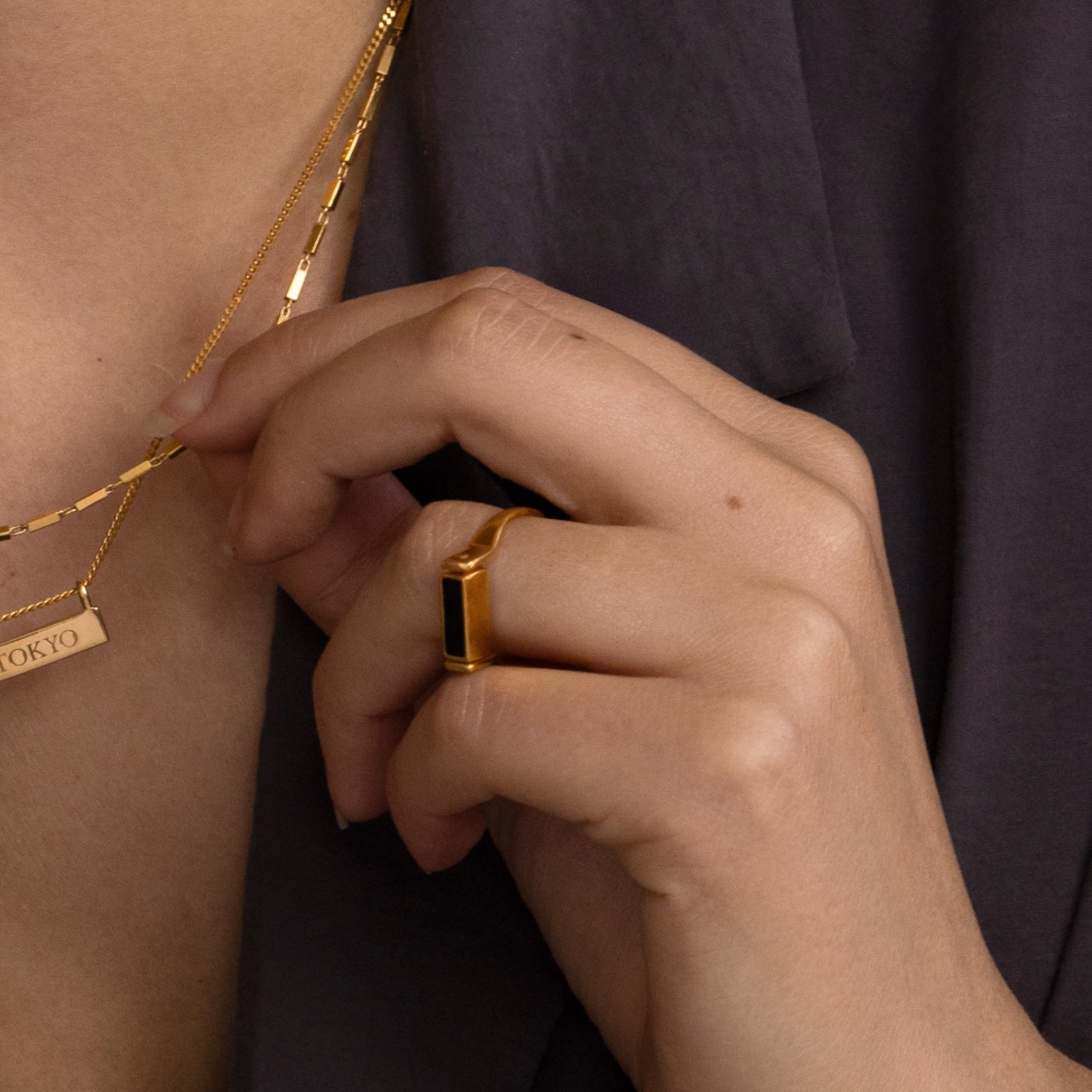 Stilnest Rings Saphir Brick Flip Ring 24k Gold Gr.54 Schwarz