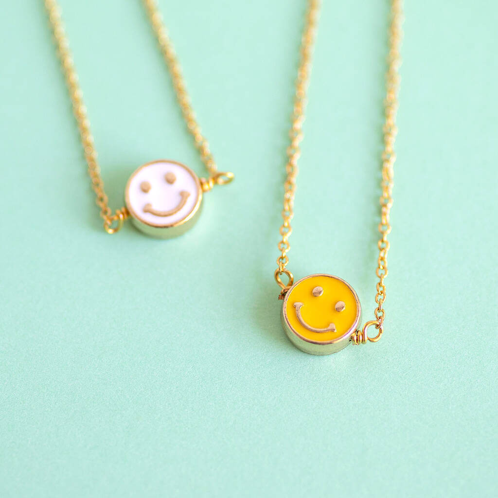 Joy by Corrine Smith Smiley Face Halskette Gold Emaille