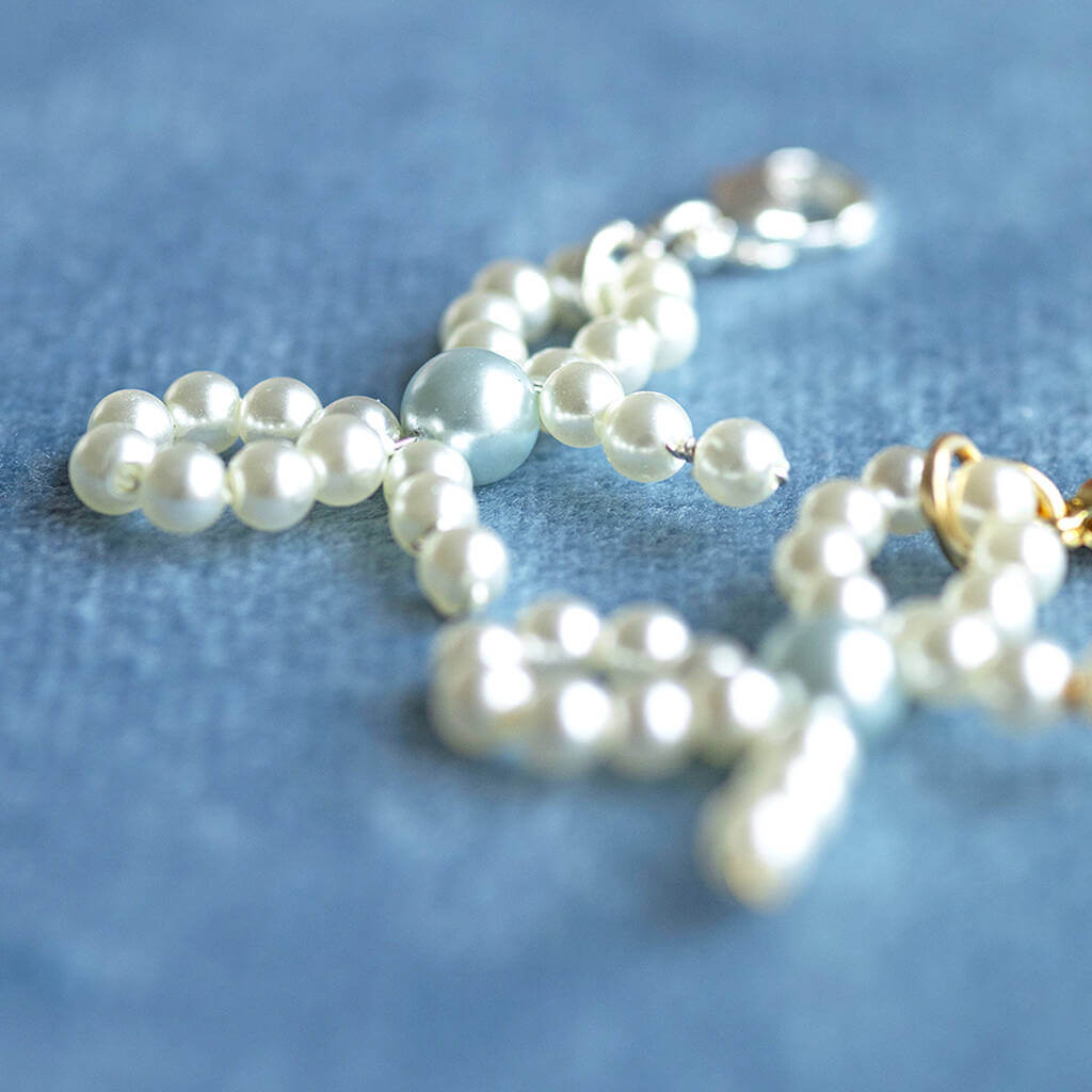 Joy by Corrine Smith Something Blue Charm Perle Schleife