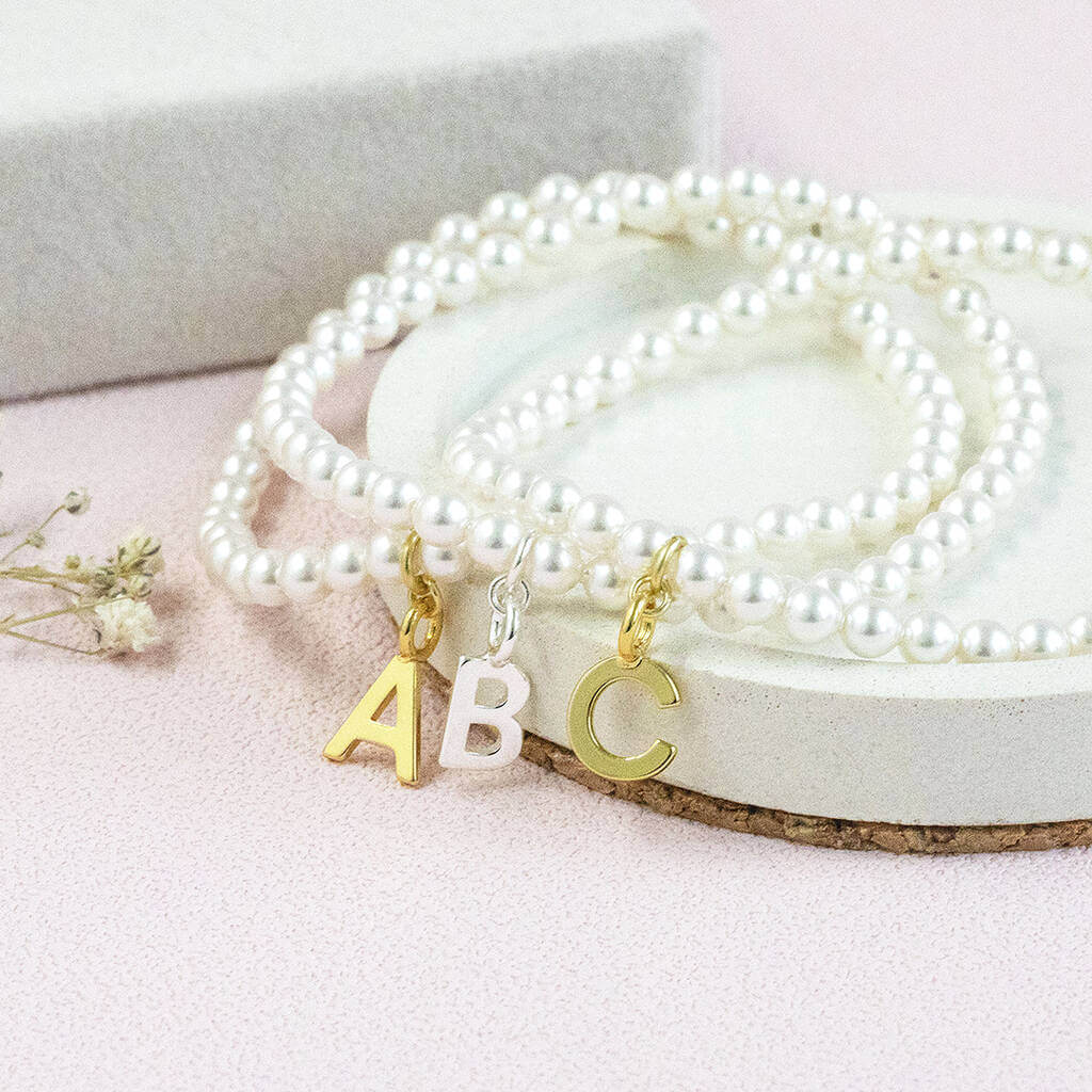 Joy by Corrine Smith Perlen Armband Gold Initial Charm