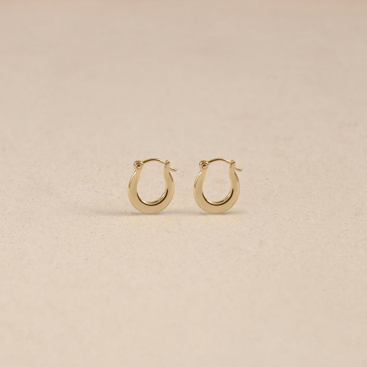 Stilnest Mini Drop Huggies Ohrringe 585 Gold 12mm