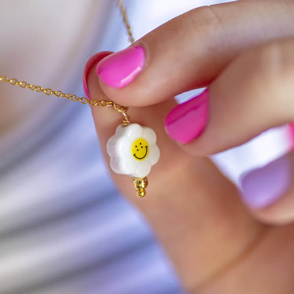 Joy by Corrine Smith Smiley Flower Halskette Gold Keramik