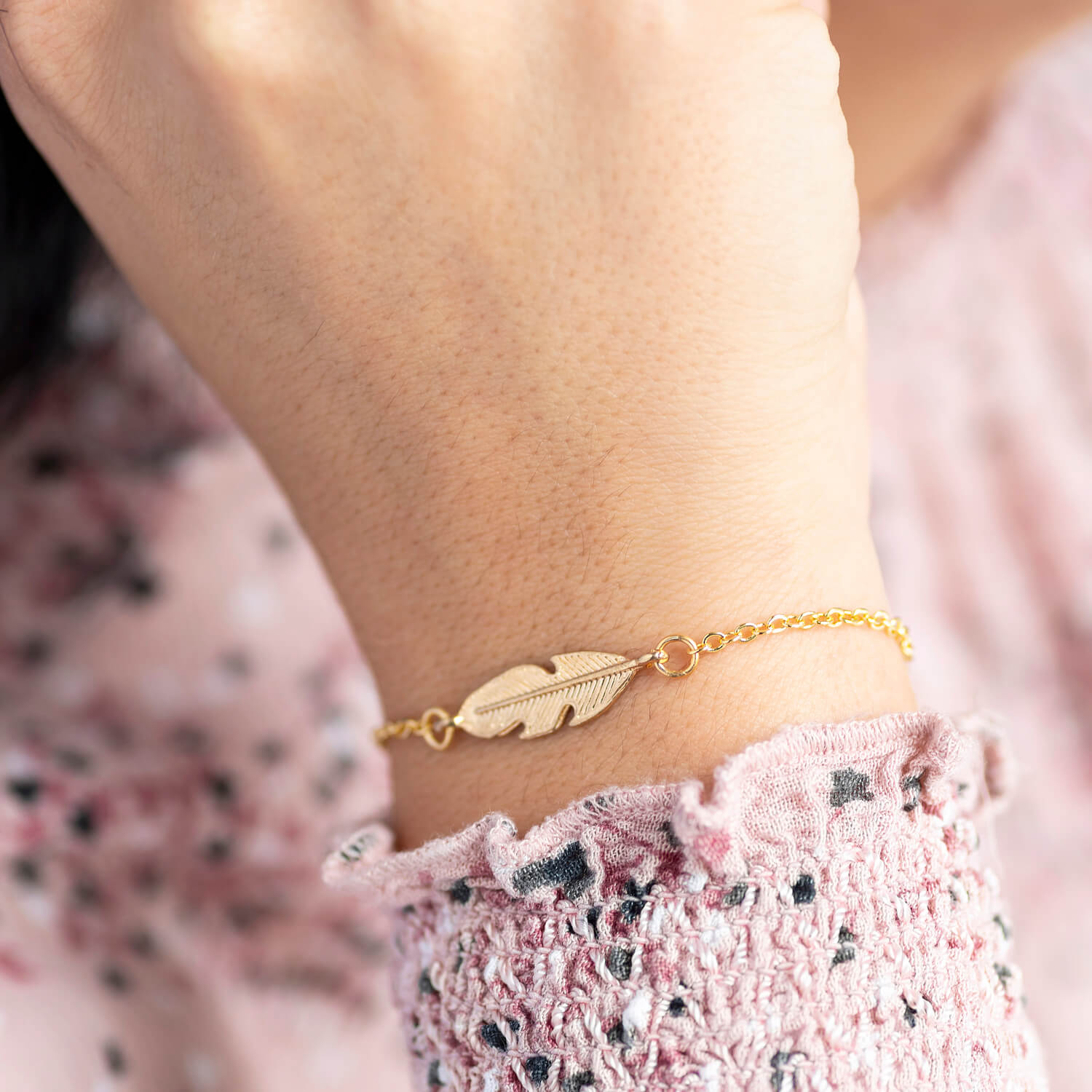 Joy by Corrine Smith Gold Feather Armband Gold Feder 2,5 cm