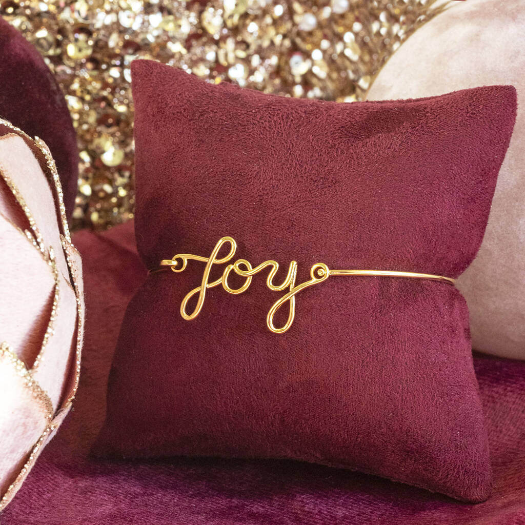 Joy by Corrine Smith JOY Script Armband Goldplattiert 18 cm