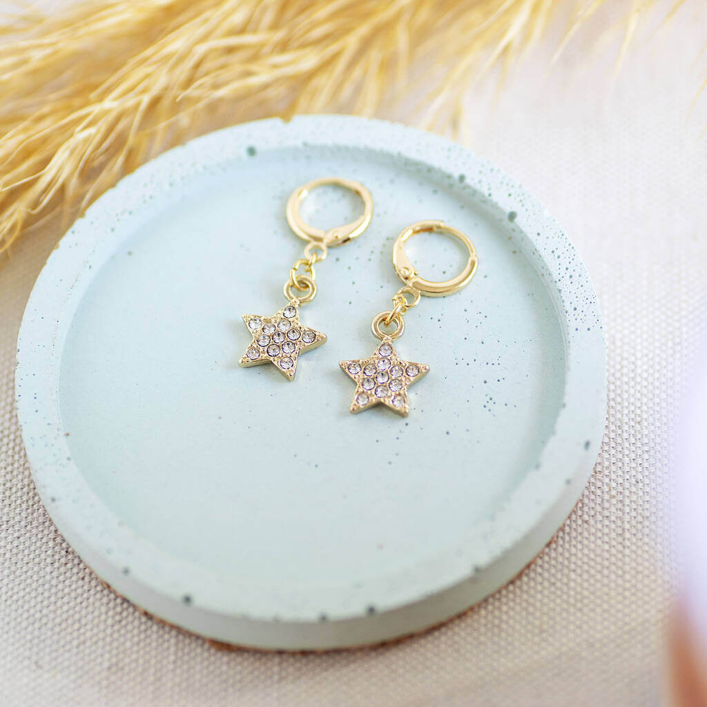 Joy by Corrine Smith Crystal Star Huggie Ohrringe Gold Kristall