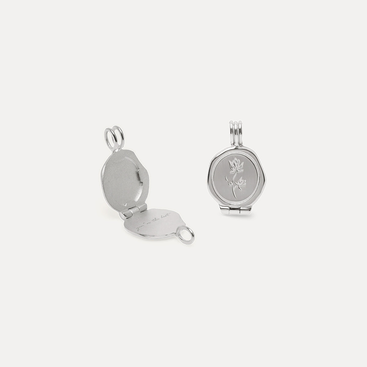 Stilnest Floral Seal Medaillon Anhänger Gold Vermeil gravierbar