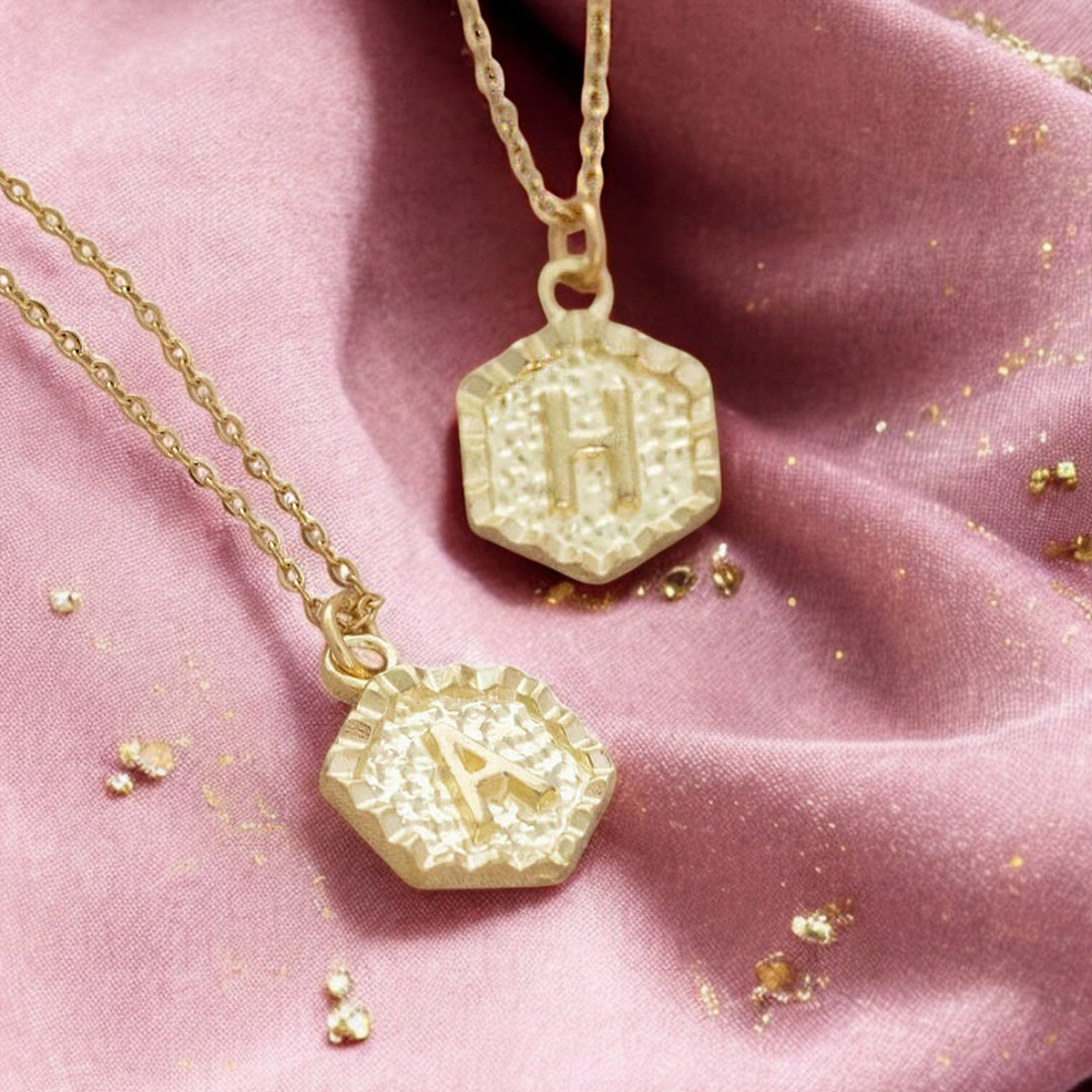 JOY by Corrine Smith Hexagon Initial Halskette Gold 40-45 cm