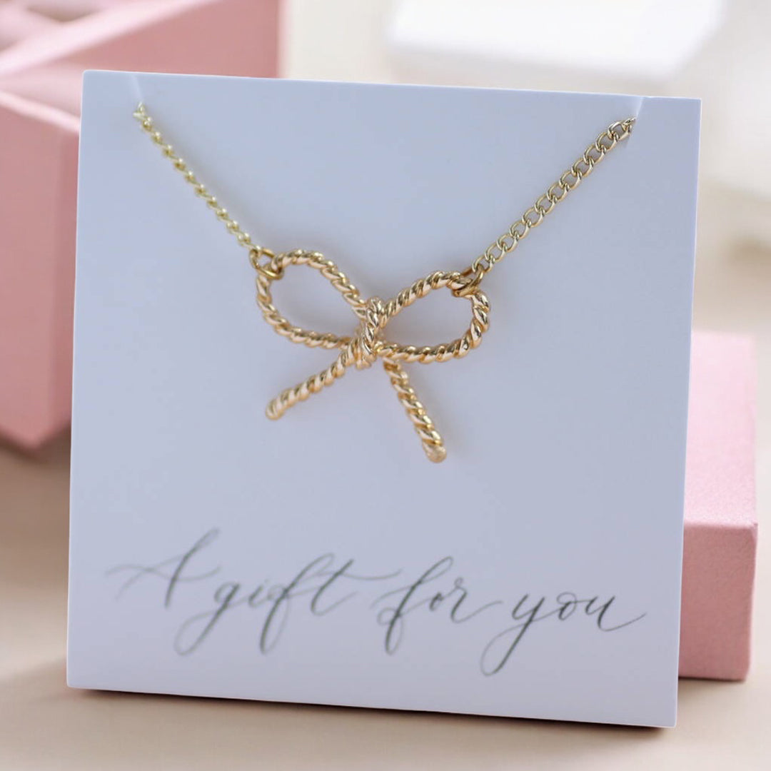 Joy by Corrine Smith Twisted Bow Halskette Gold Schleife