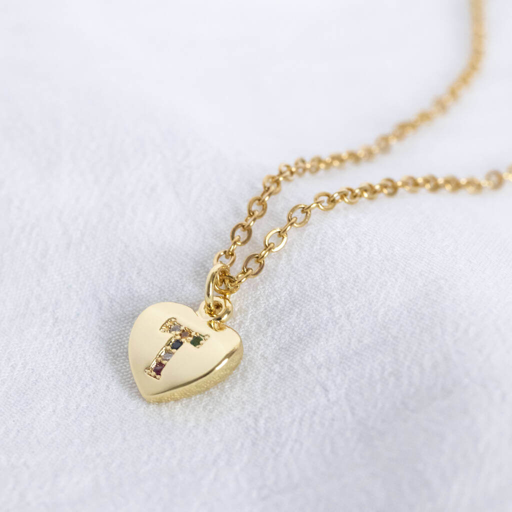 Joy by Corrine Smith Gold Herz Halskette Initial Regenbogen
