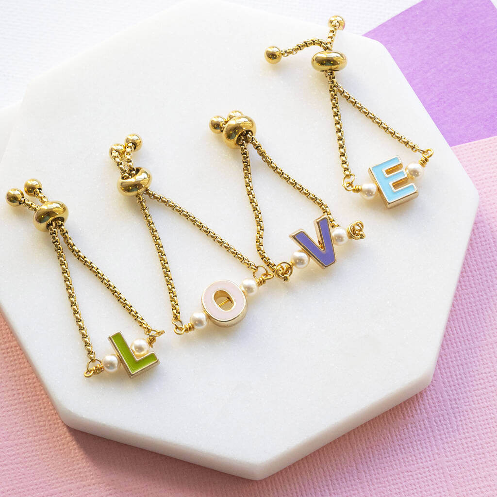 Joy by Corrine Smith Enamel Initial Kettenring Gold Perle