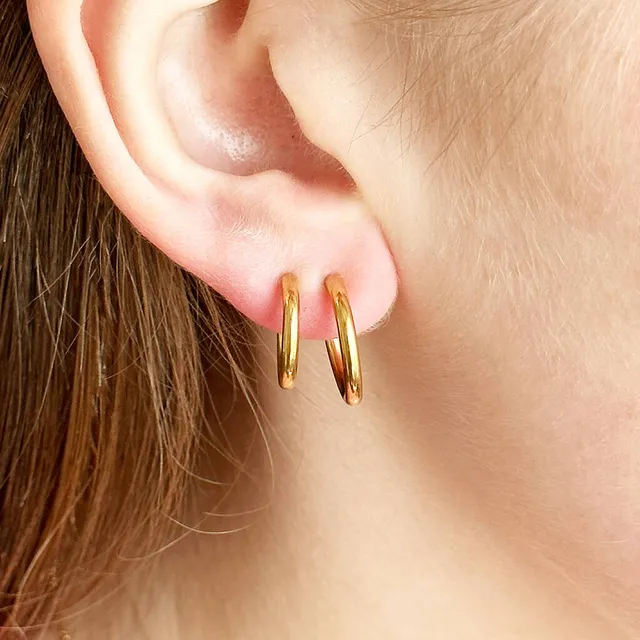 Joy by Corrine Smith Huggie Hoops Ohrringe ohne Piercing