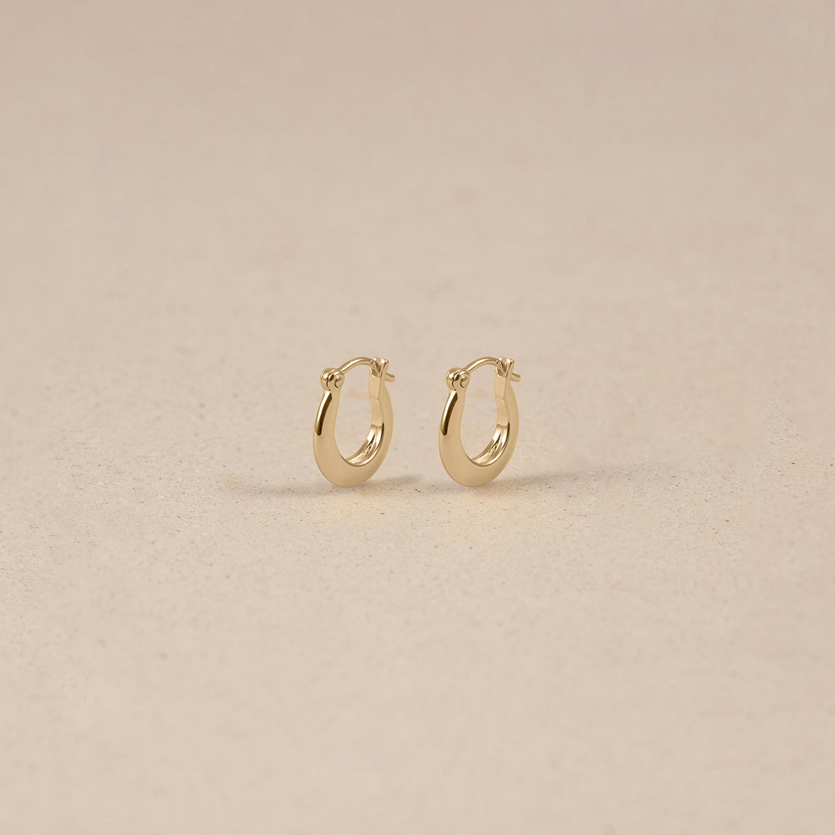 Stilnest Mini Drop Huggies Ohrringe 585 Gold 12mm