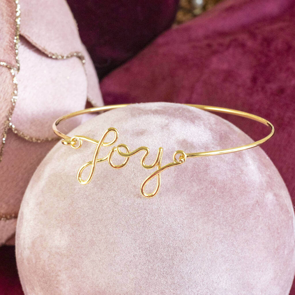 Joy by Corrine Smith JOY Script Armband Goldplattiert 18 cm