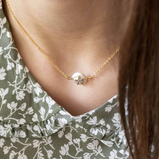 Joy by Corrine Smith Rainbow Star Flat Pearl Halskette Gold Perle