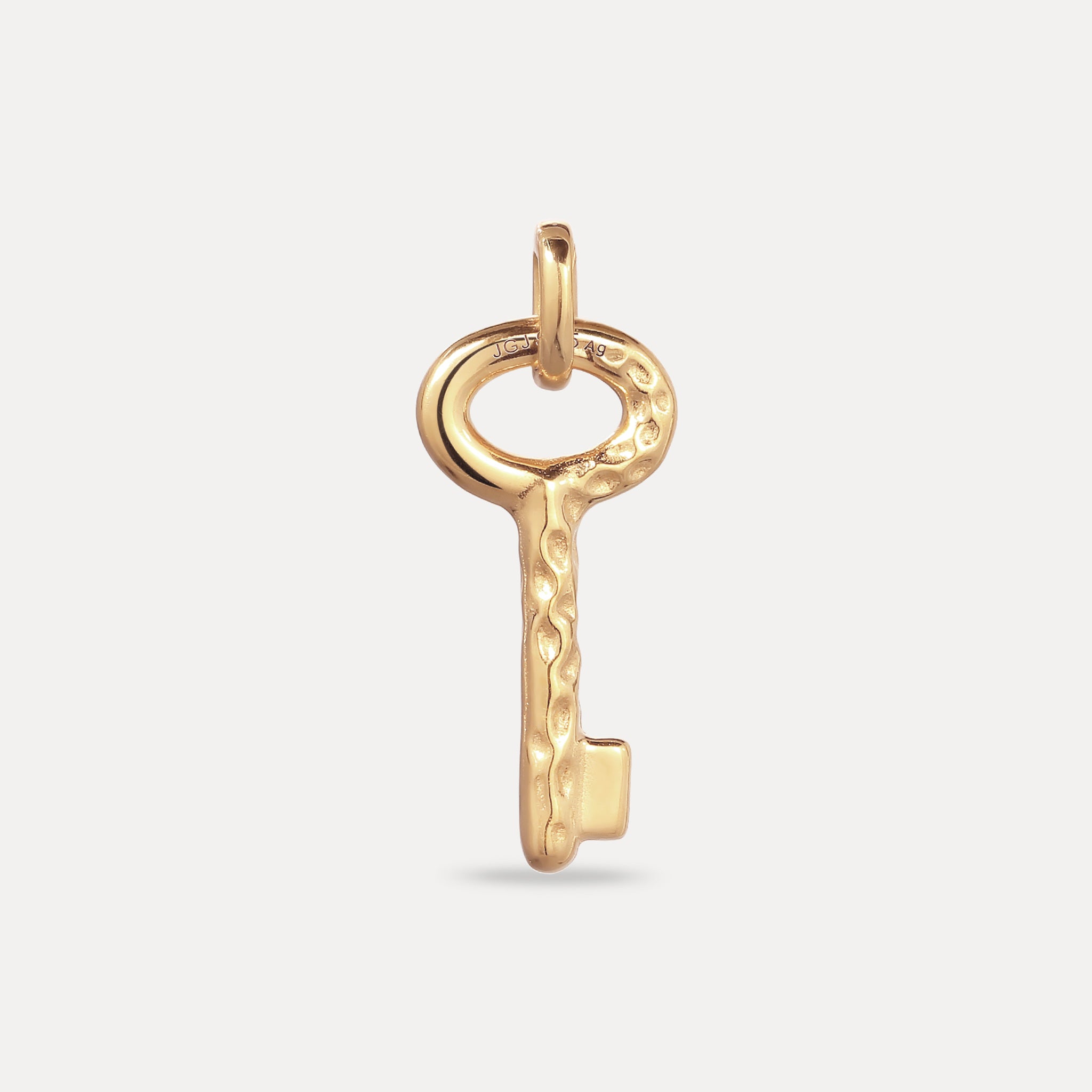 Stilnest Key Charm Anhänger Gold Vermeil texturiert