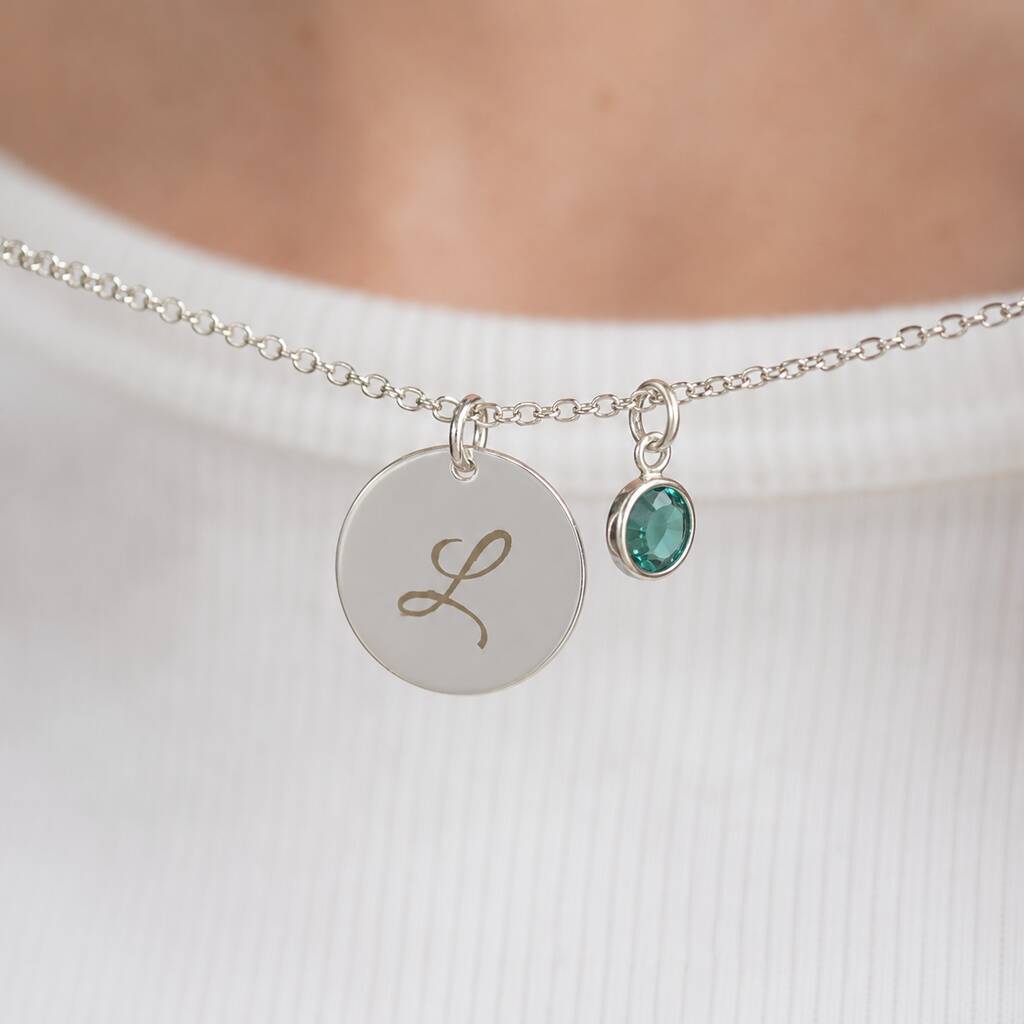 Joy by Corrine Smith Script Initial Halskette Silber Geburtsstein