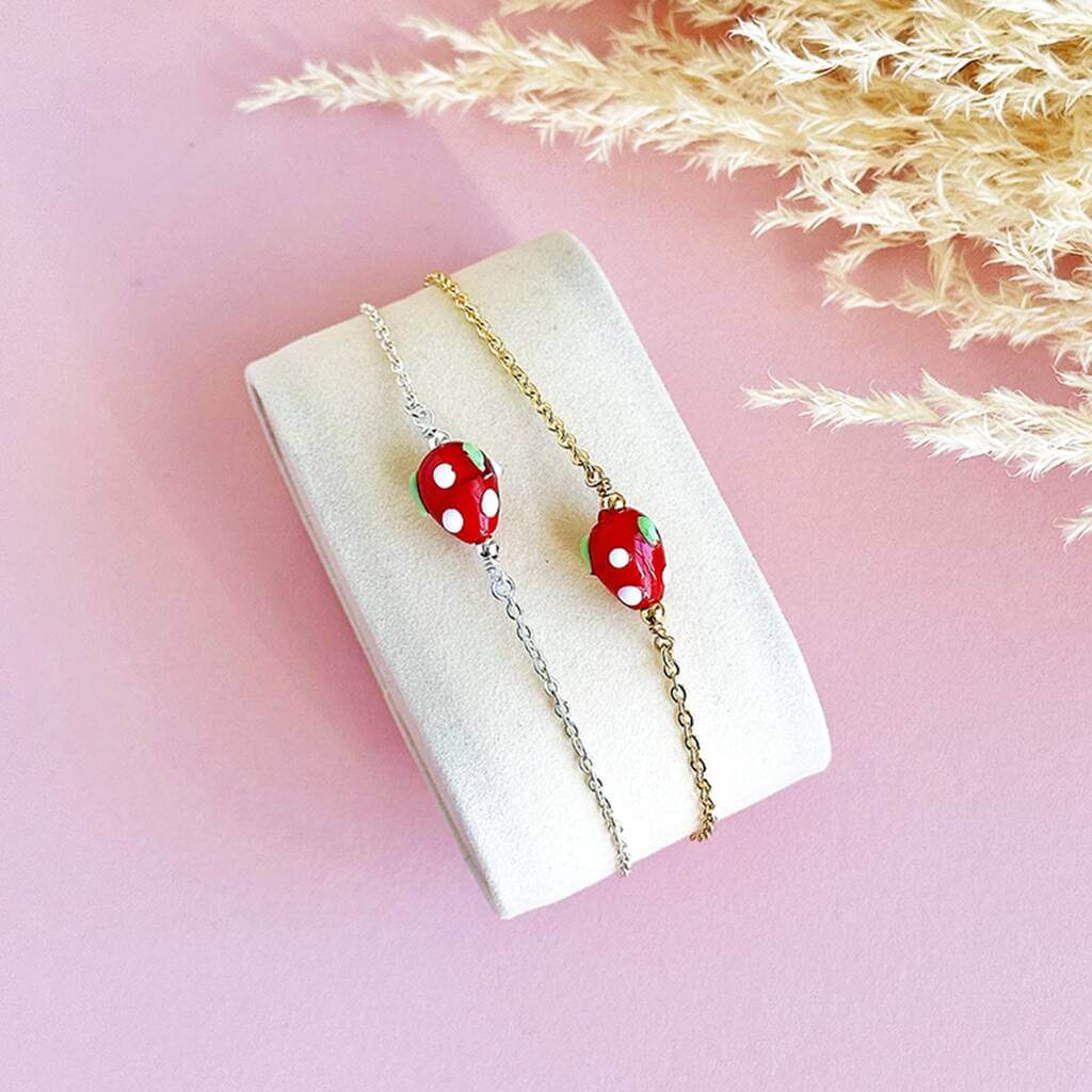 Joy Glass Strawberry Charm Armband Gold Glas-Erdbeere