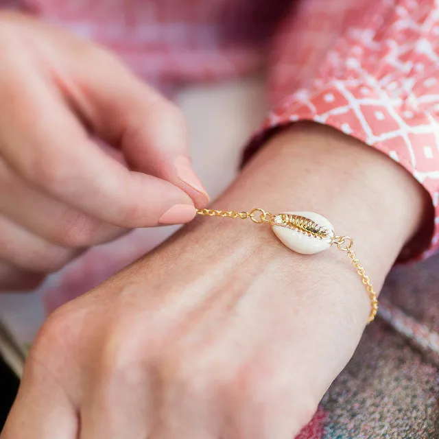 Joy by Corrine Smith Cowrie Shell Armband Gold Muschel 18cm