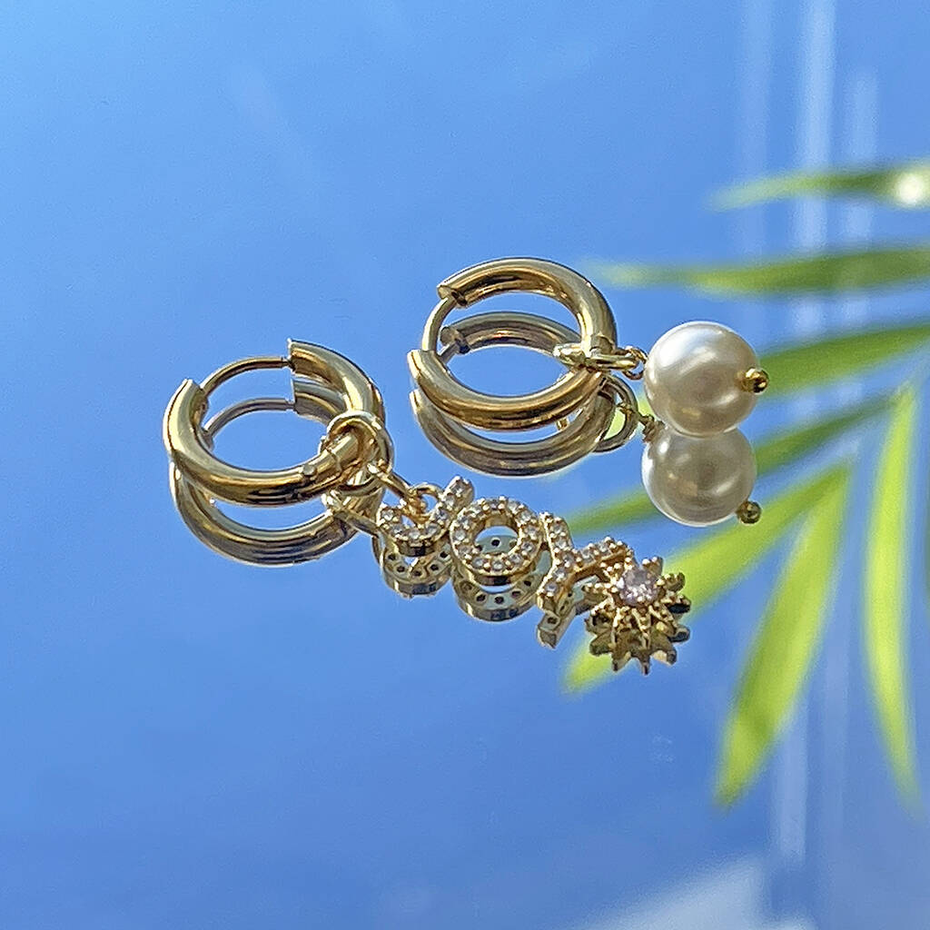 Joy by Corrine Smith Pearl Huggie Ohrringe gold Perle