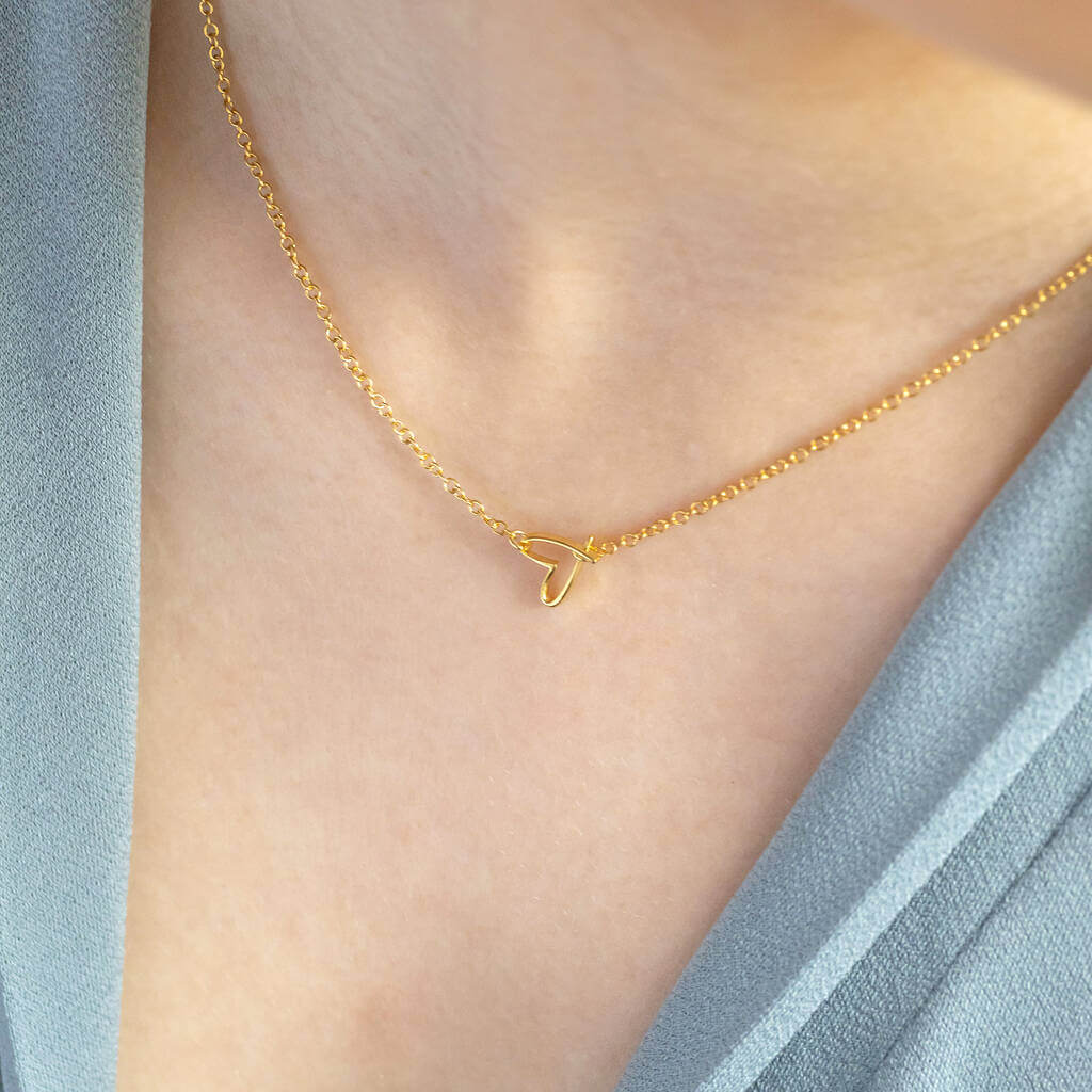 Joy by Corrine Smith Dainty Crossed Heart Halskette Gold