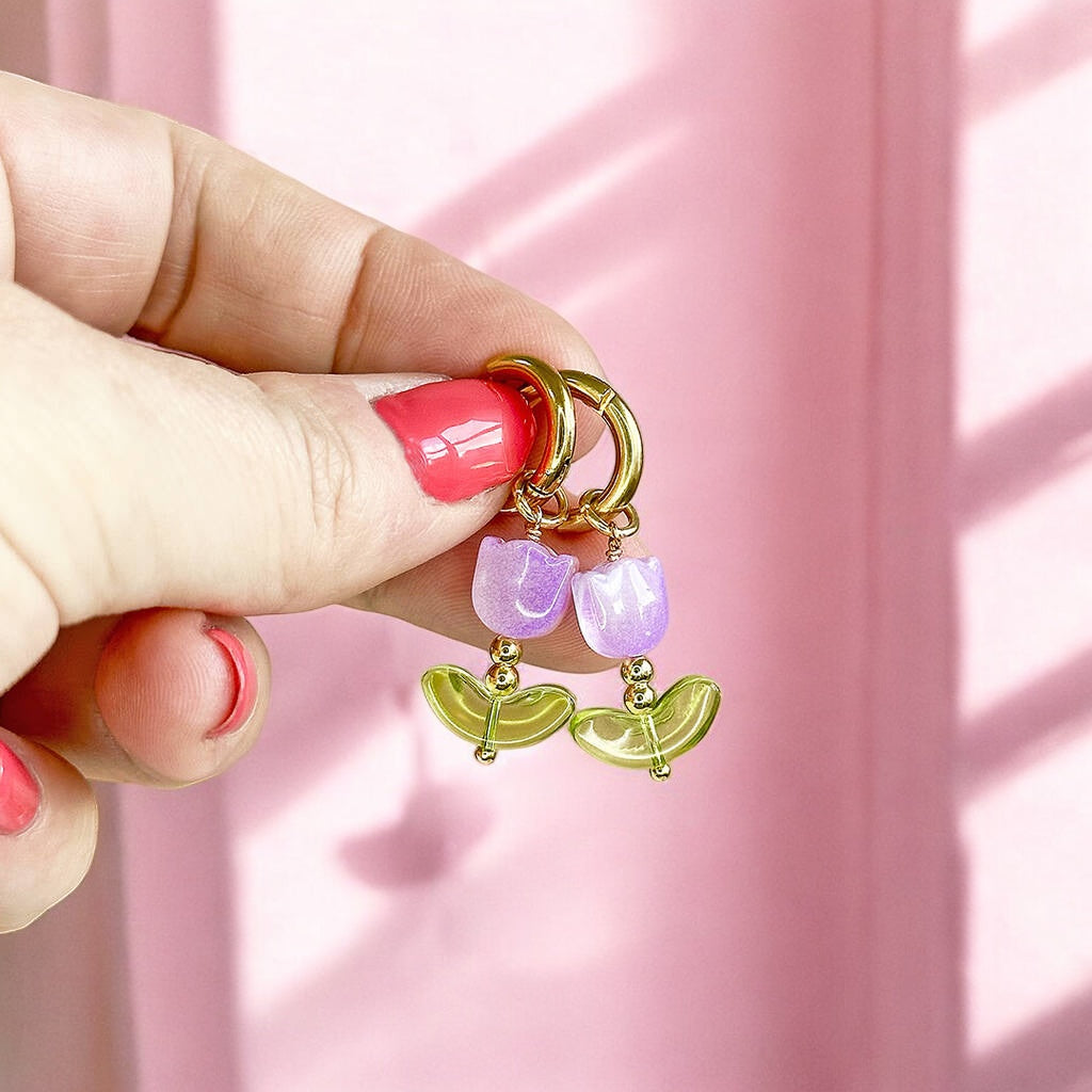 Joy by Corrine Smith Tulip Huggie Hoop Ohrringe Gold