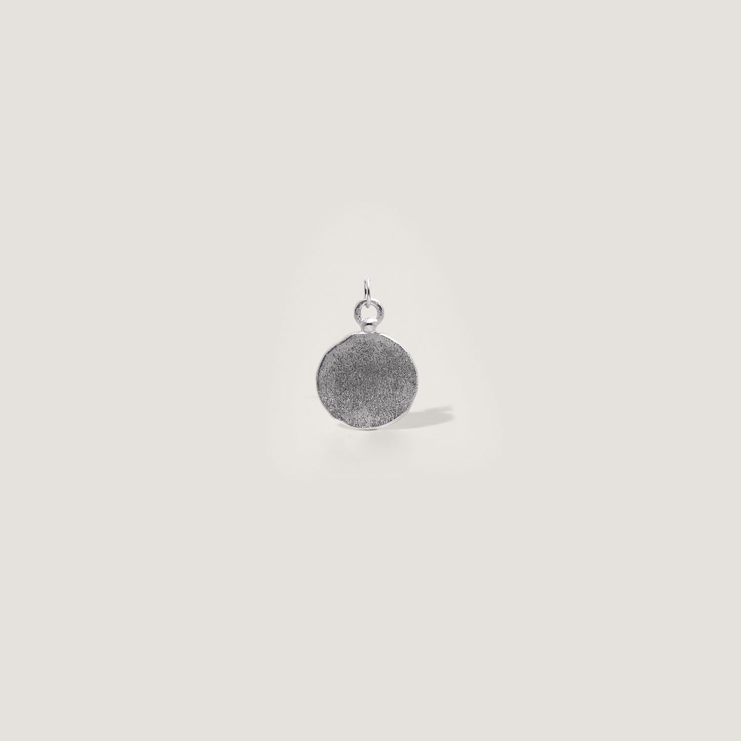 Stilnest Fluid Medallion Anhänger Matt Gold Vermeil