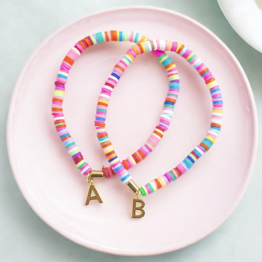 Joy by Corrine Smith Disc Stretch Armband Bunt Initial