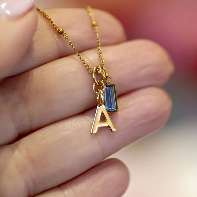 Joy by Corrine Smith Gold Initial Halskette Baguette