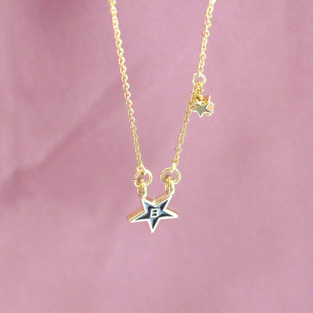 Joy by Corrine Smith Enamel Star Initial Halskette Gold