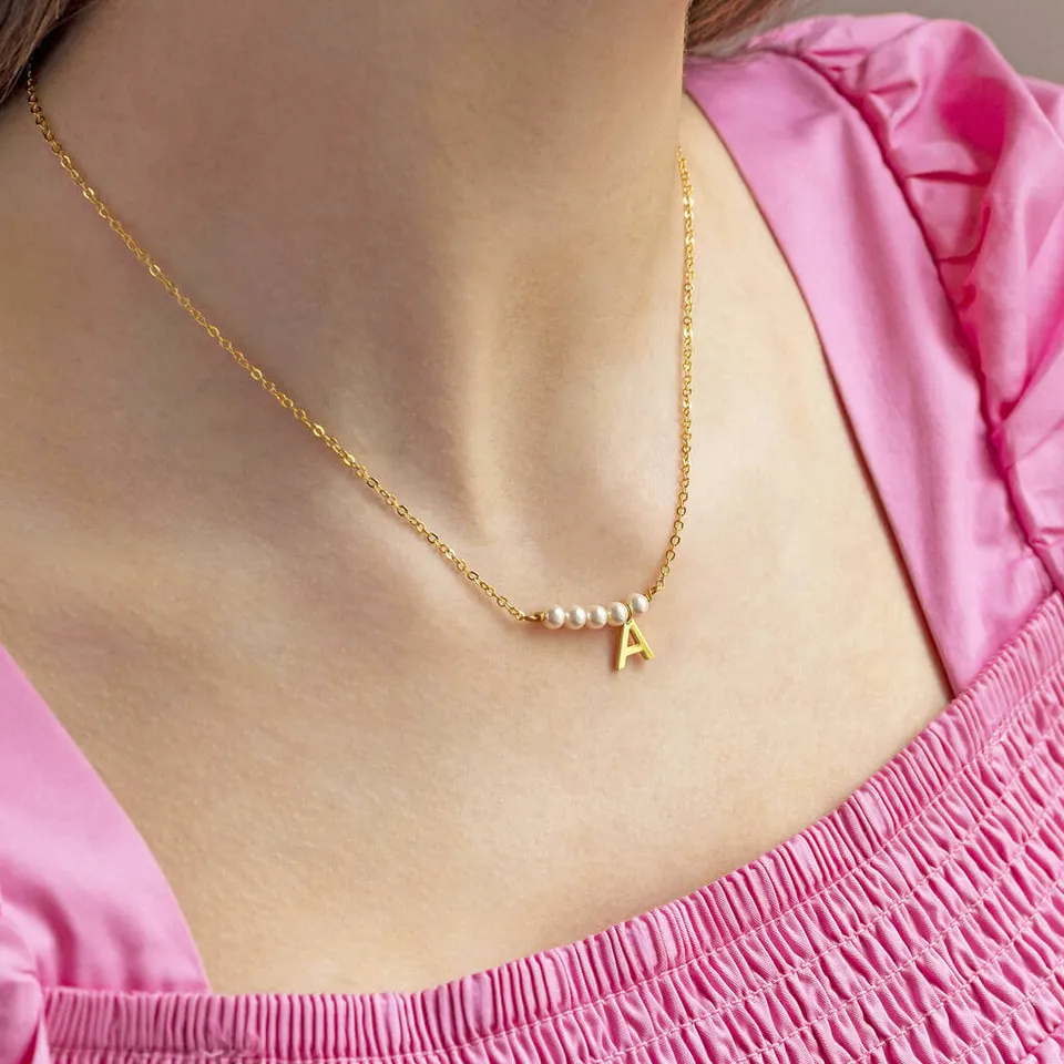 Joy by Corrine Smith Asymmetric Pearl Bar Initial Halskette Gold Perle