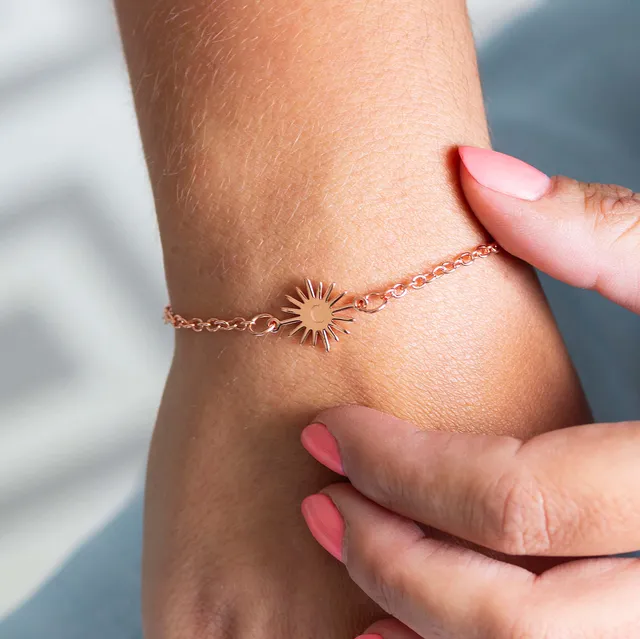 Joy by Corrine Smith Sunburst Armband Gold Gravur personalisiert