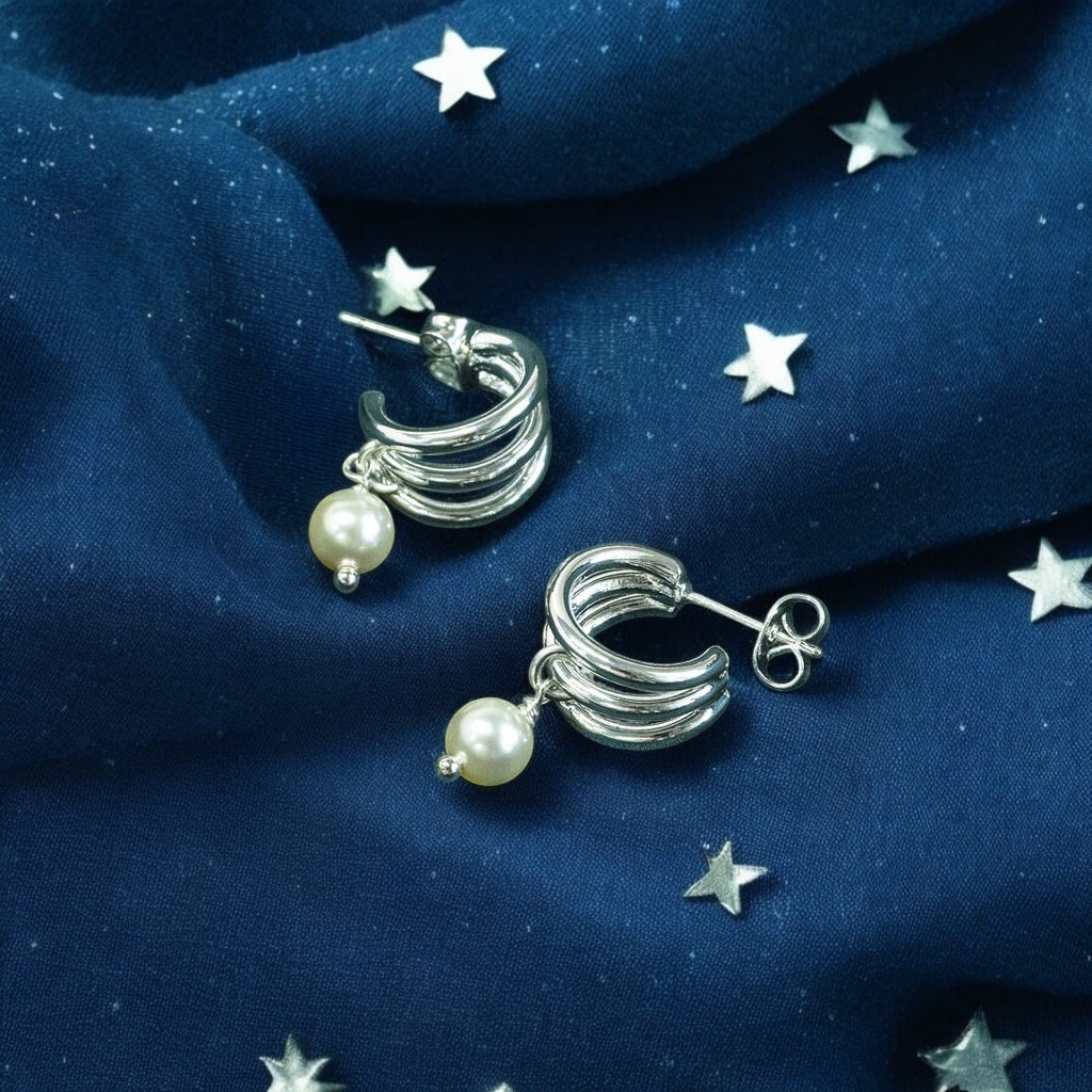 Joy by Corrine Smith Triple Hoop Perlen Ohrringe Silber