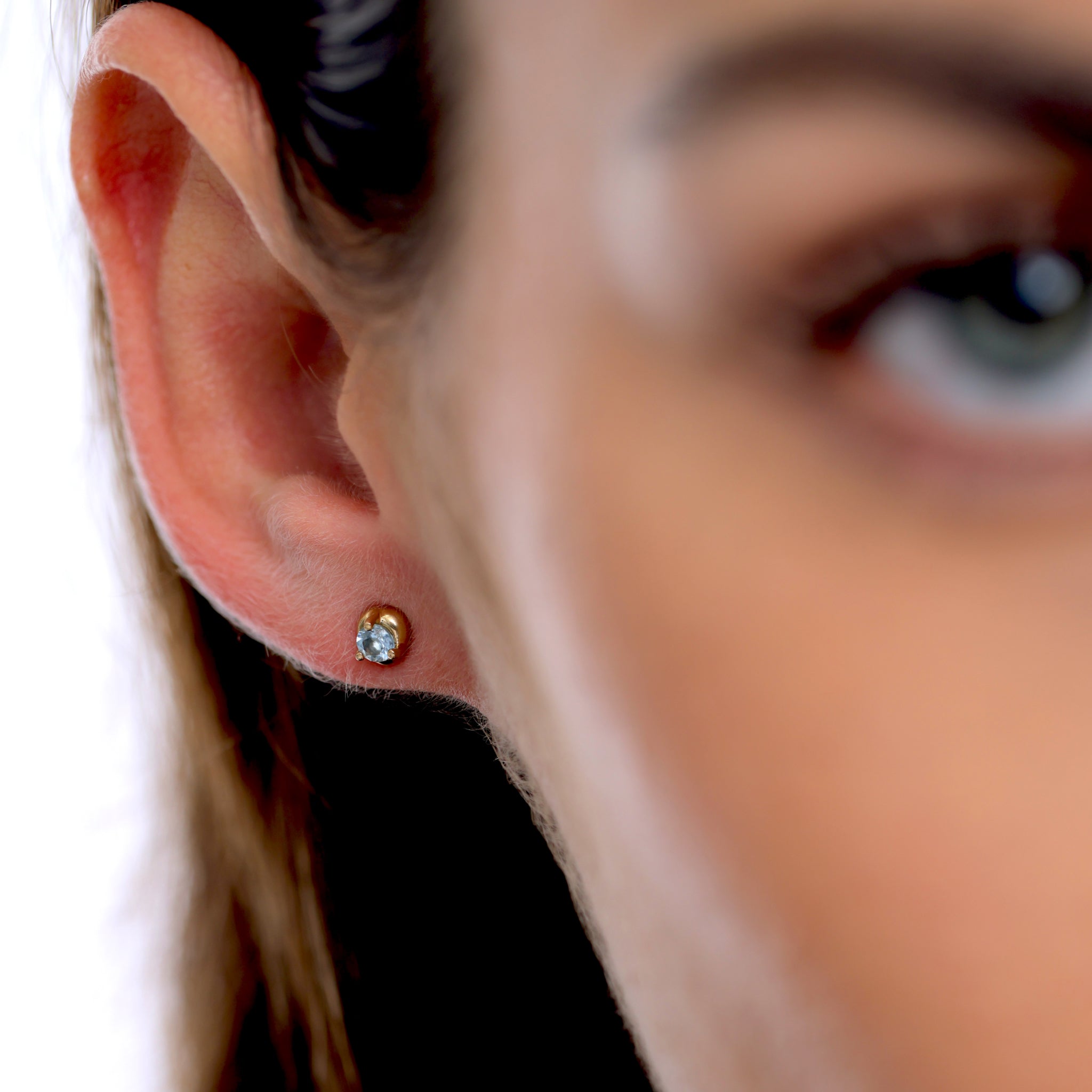 Stilnest Mini Birthstone Ohrstecker Granat Januar Gold Vermeil