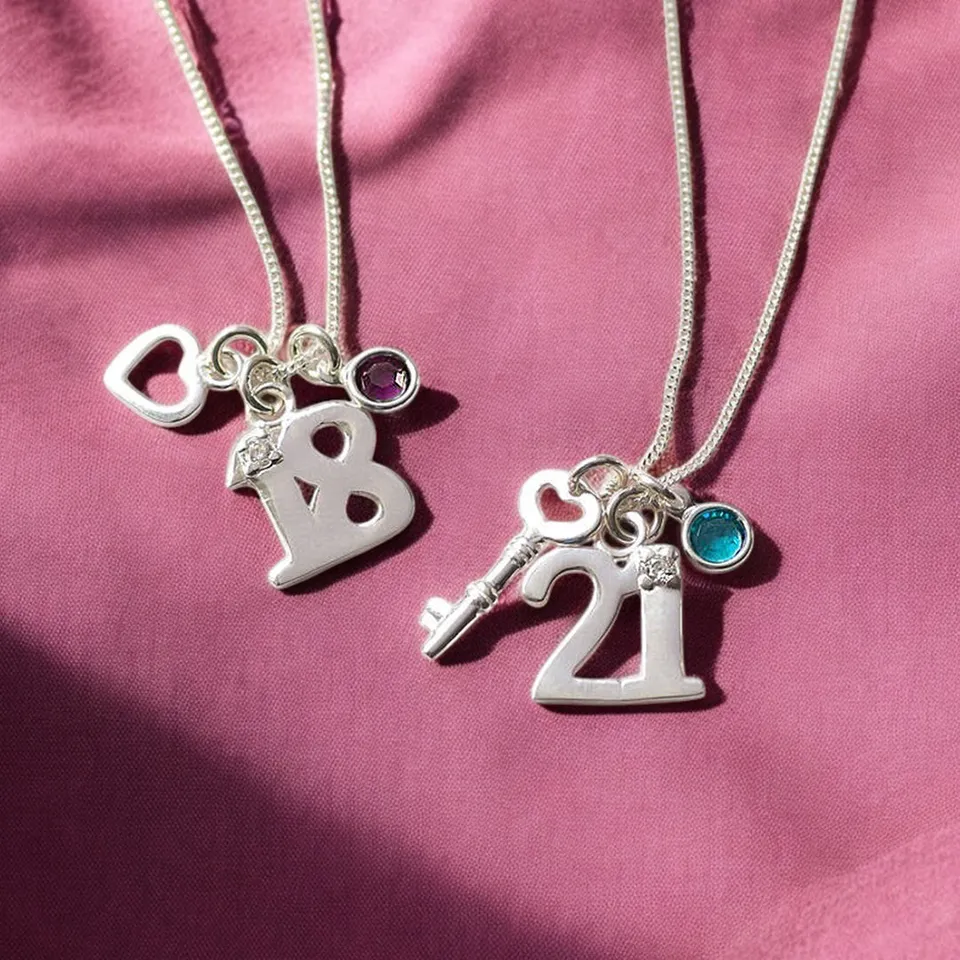Joy by Corrine Smith Birthday Halskette Silber 18 21 Charm