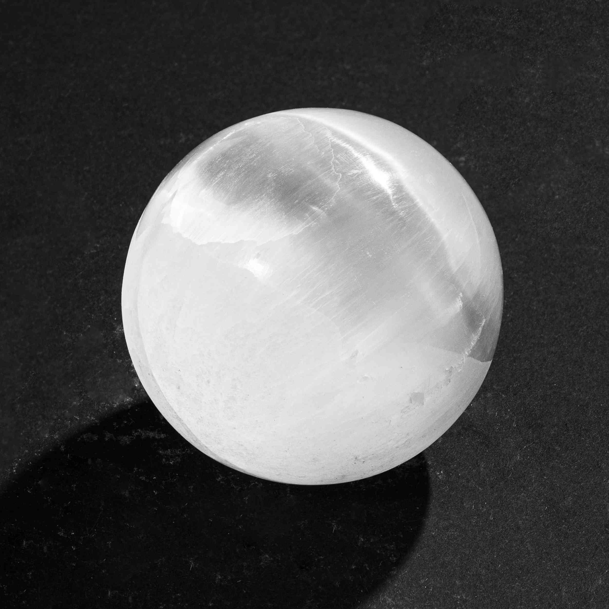 NKlaus Healing Crystals Selenit Kugel 5-6 cm Heilstein 1 Stück