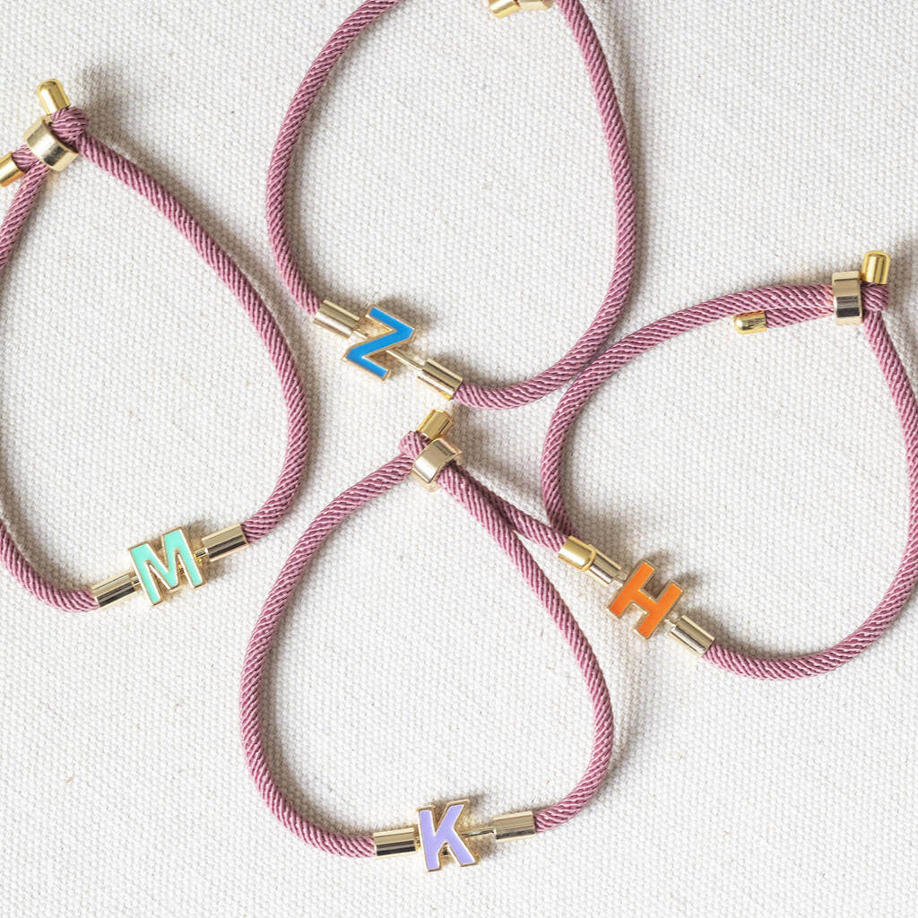 Joy by Corrine Smith Enamel Initial Kordelarmband Pink Gold
