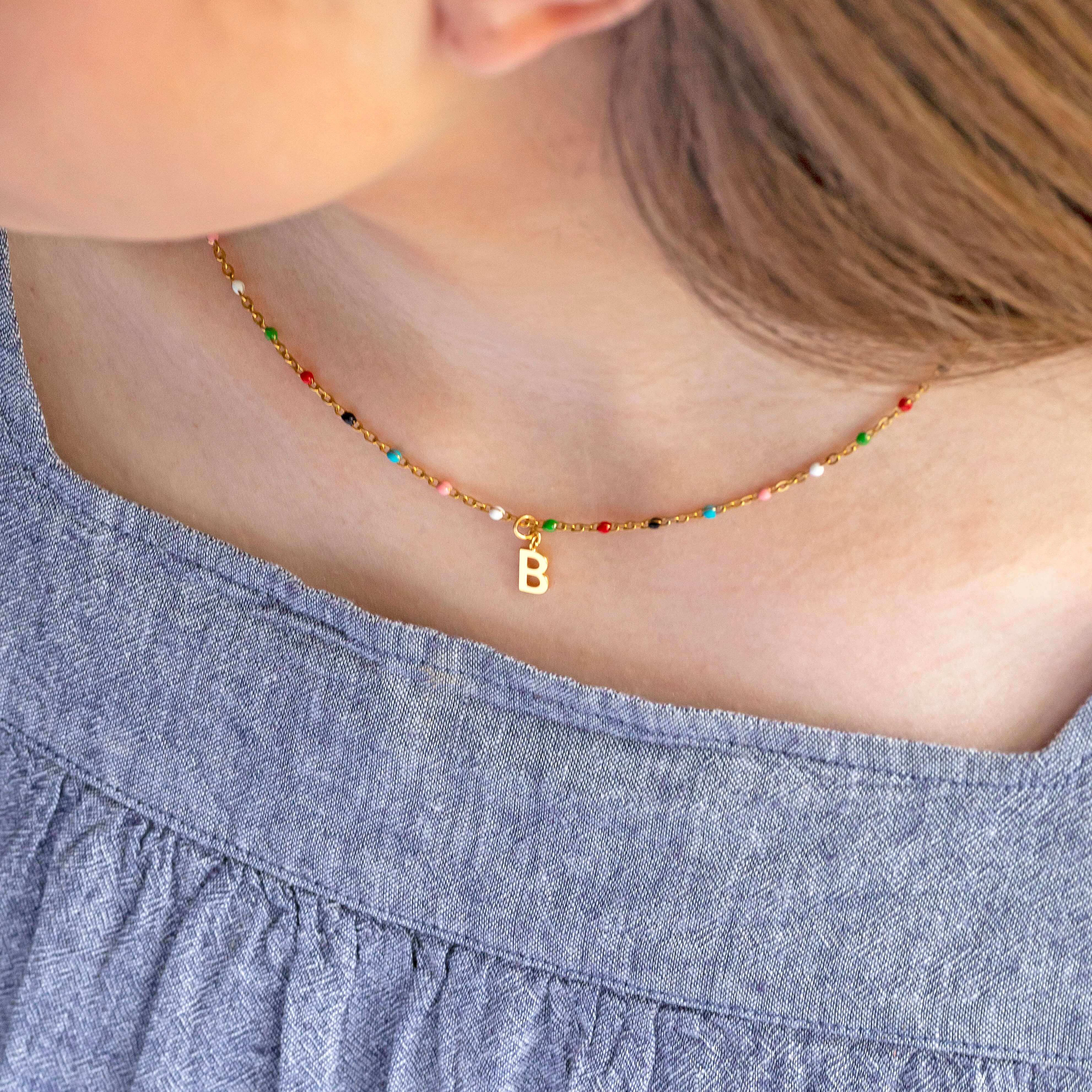 Joy Colourful Beaded Initial Halskette Gold 19 Zoll