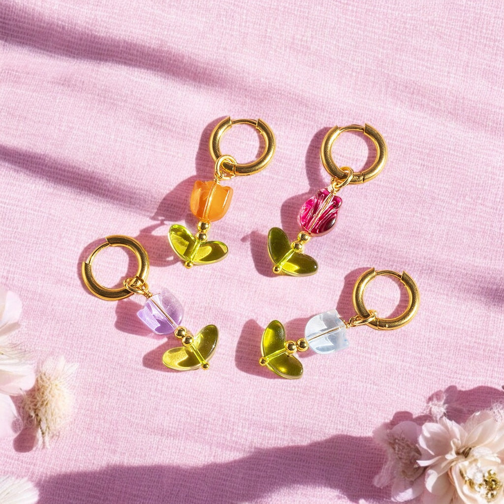 Joy by Corrine Smith Tulip Huggie Hoop Ohrringe Gold