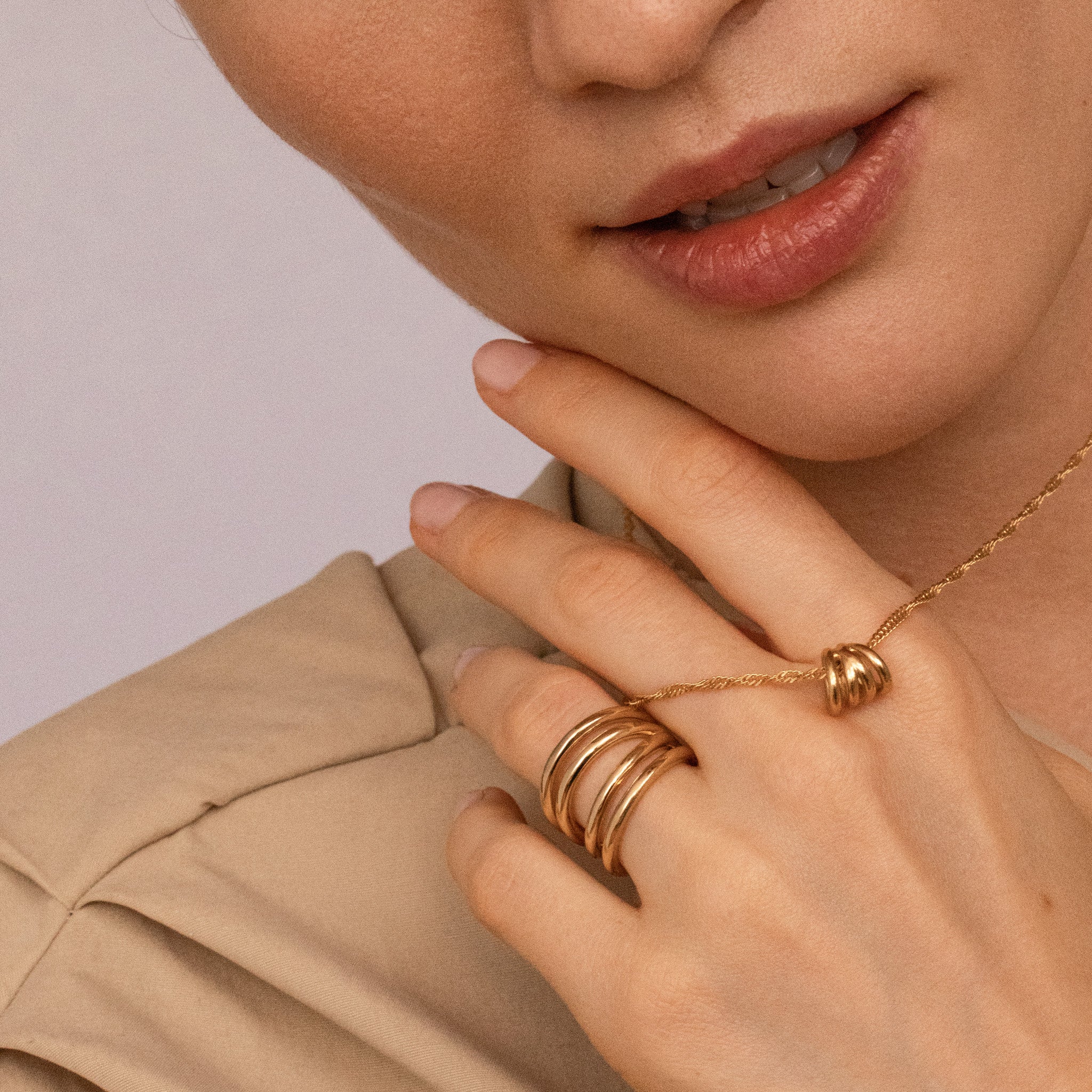Stilnest Hypnotic Loop Anhänger 585 Gold Spirale Statement