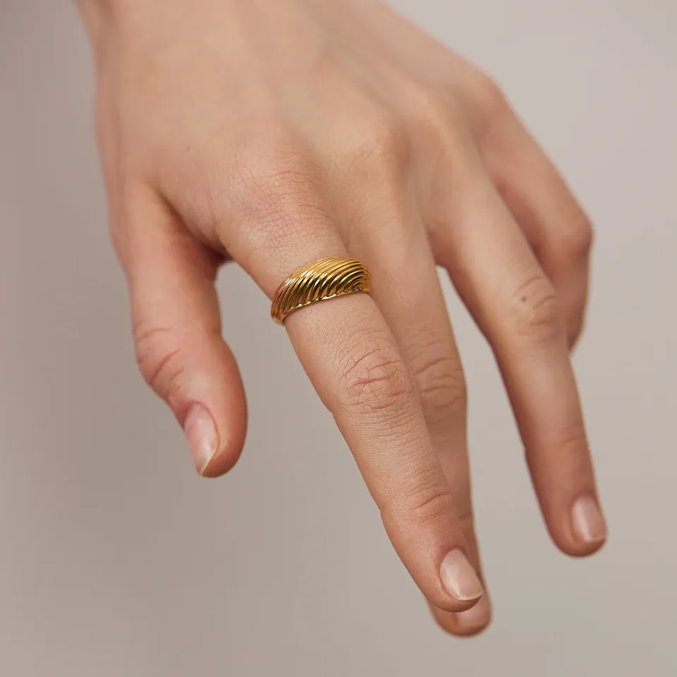 Stilnest Rings Ribbed Bombé Ring 24k Gold Gr. 52