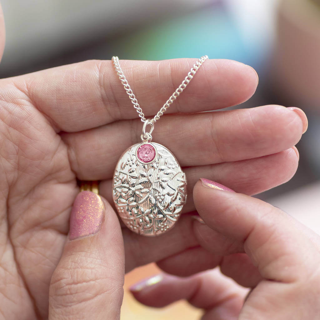 Joy by Corrine Smith Oval Medaillon Halskette Silber Geburtsstein