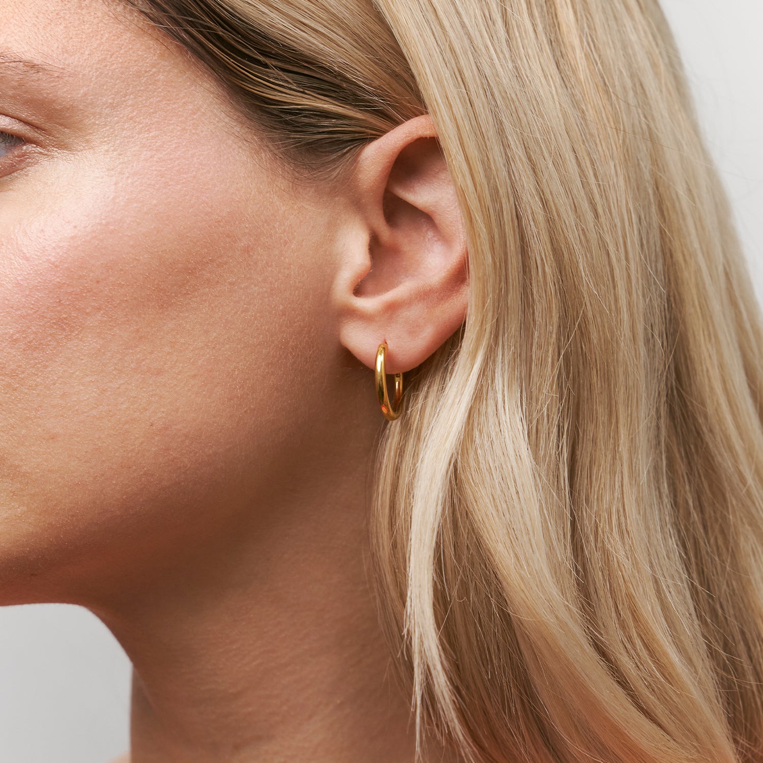 Stilnest Bold Creolen Huggie Hoops 24k Gold Vermeil