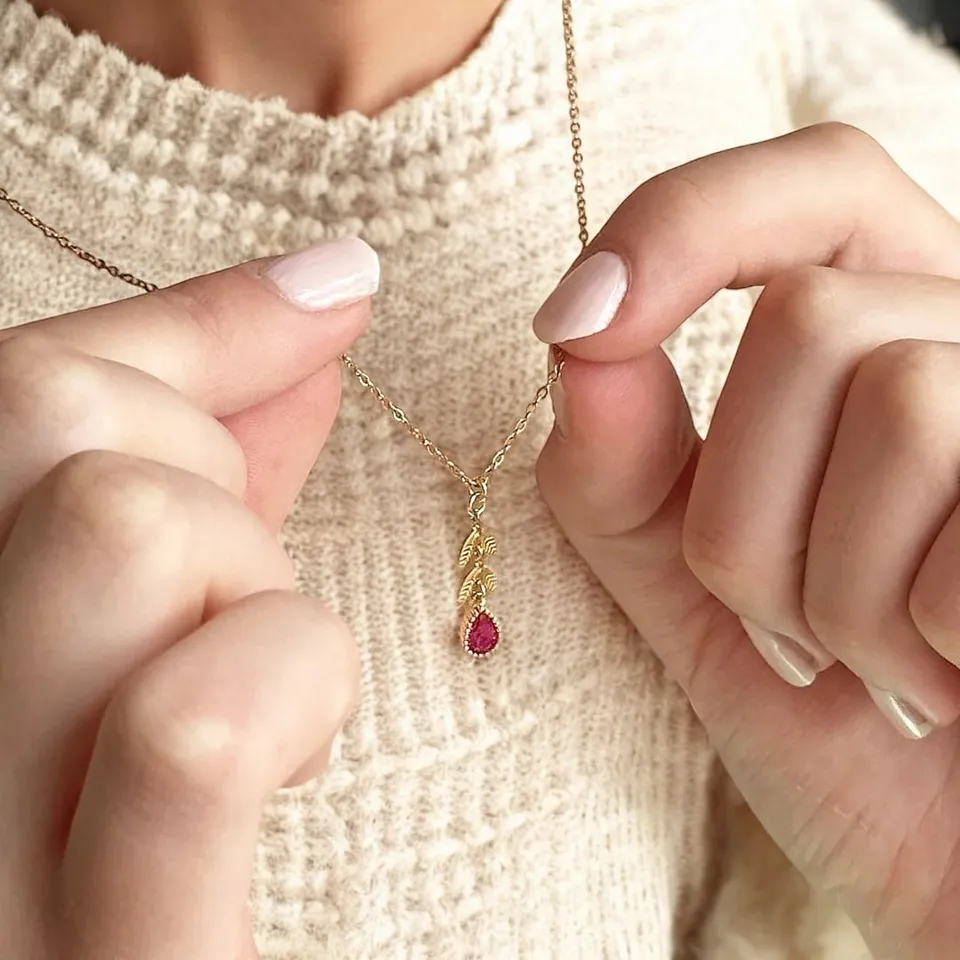Joy by Corrine Smith Leaf Teardrop Geburtsstein Halskette Gold