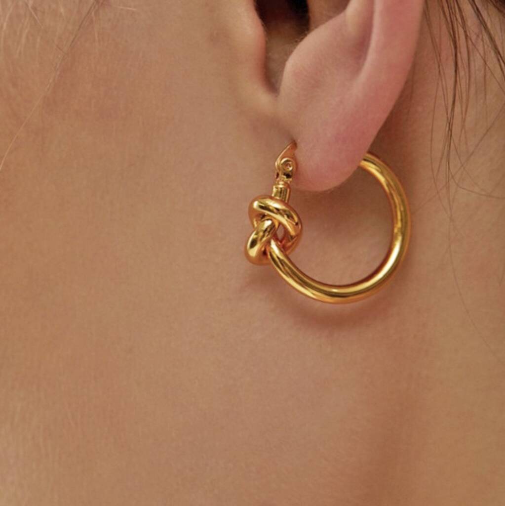 Joy by Corrine Smith Friendship Knot Creolen Gold Edelstahl Knoten