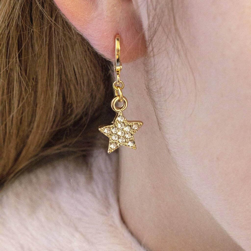 Joy by Corrine Smith Crystal Star Huggie Ohrringe Gold Kristall