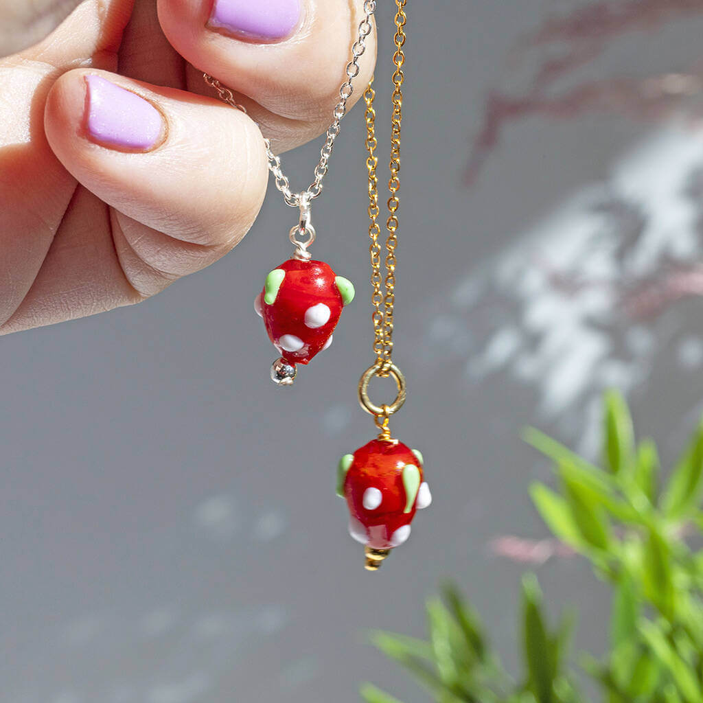 Joy by Corrine Smith Glass Strawberry Halskette Glas Erdbeere Gold