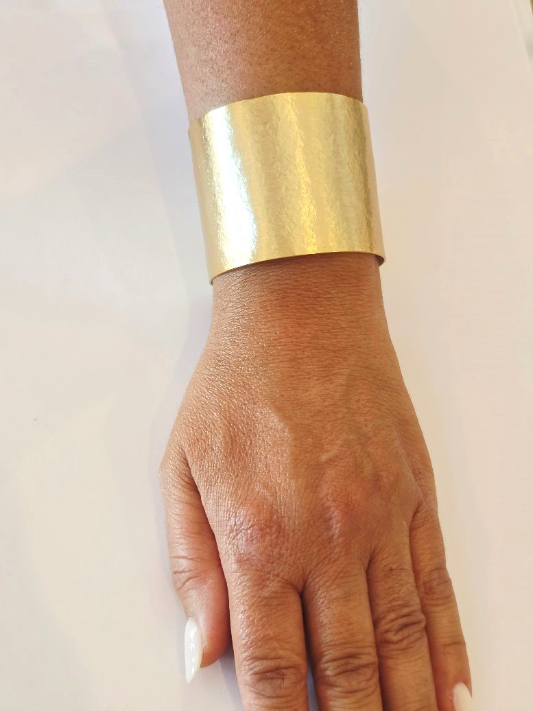 Alevá Bijoux Clio Armband Gold 5 cm gehämmert